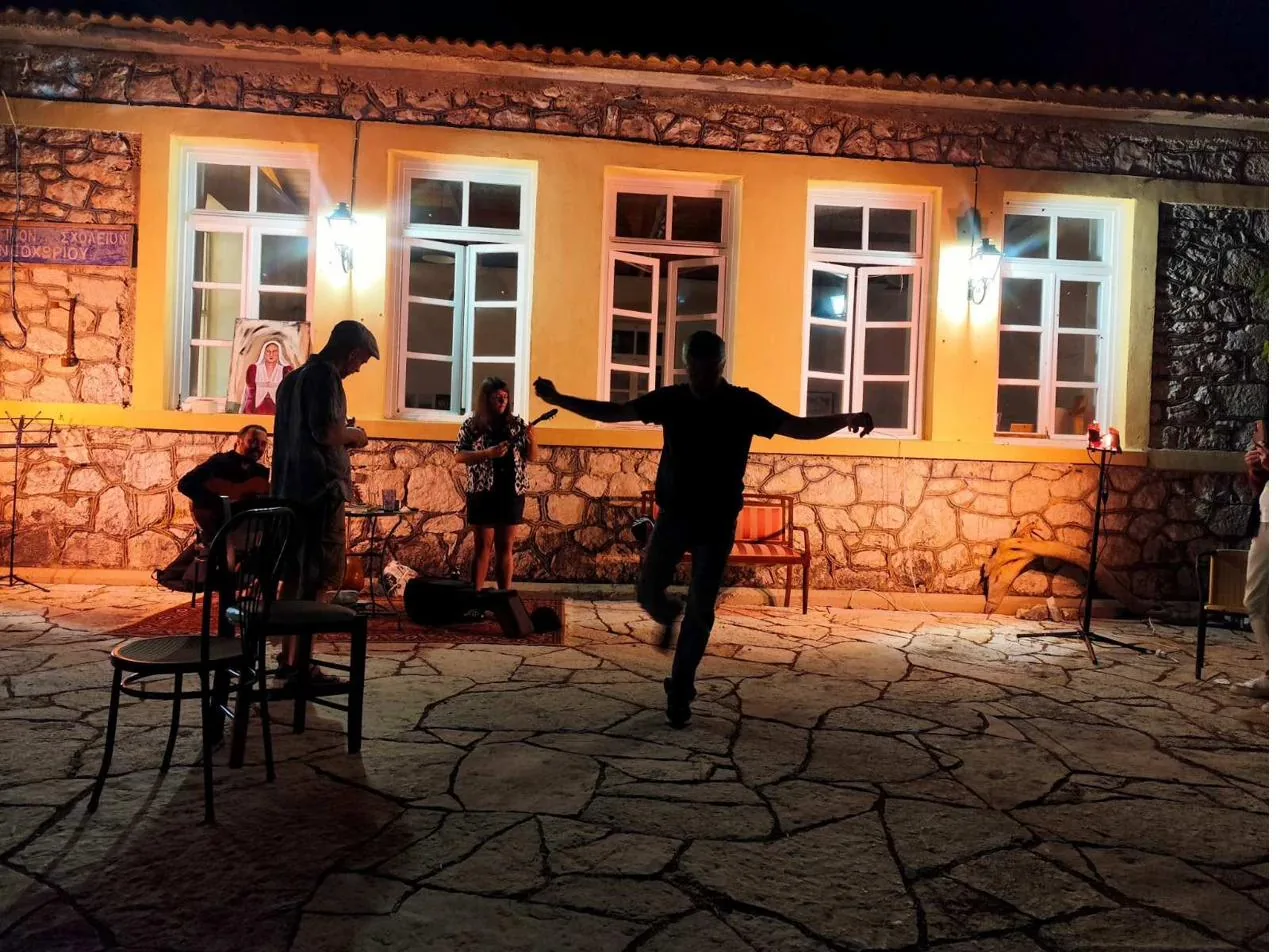 Impression from the evening “the soul yearns to be expressed” at the school in Neochori (8)