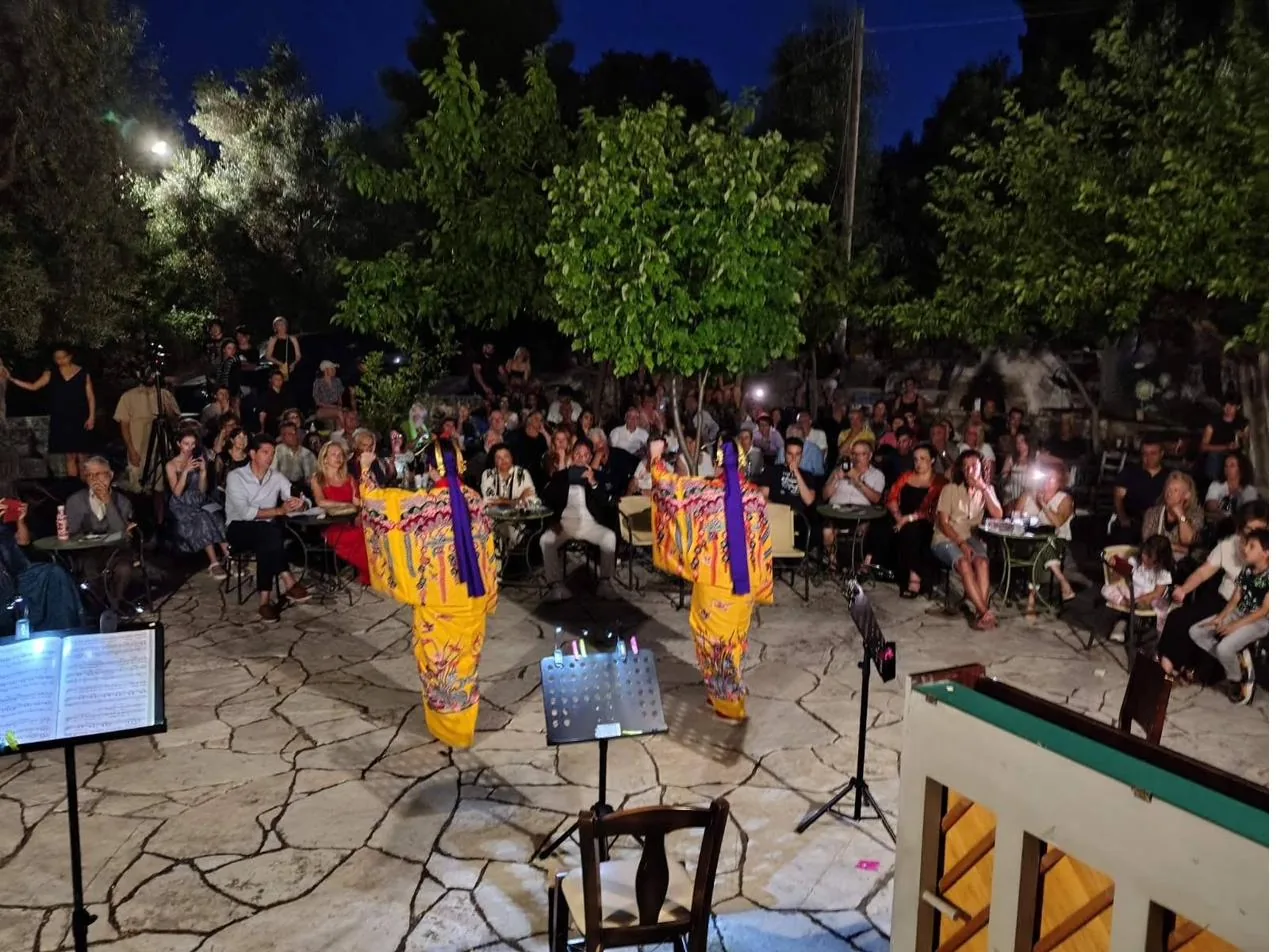 Impression from the Sea Pictures concert at the old school in Neochori (8)