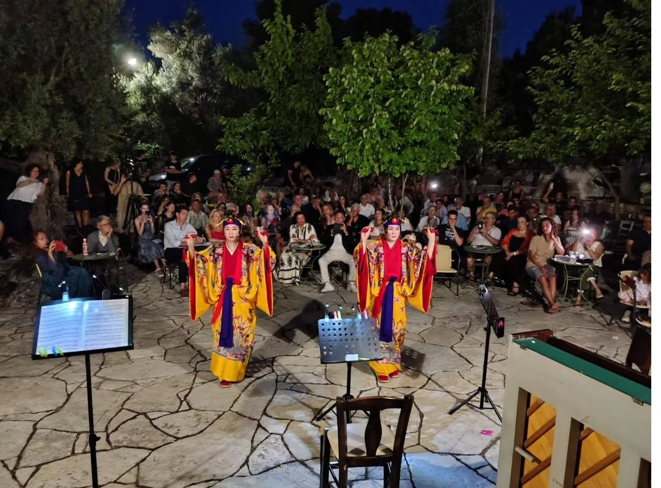 Impression from the Sea Pictures concert at the old school in Neochori (9)